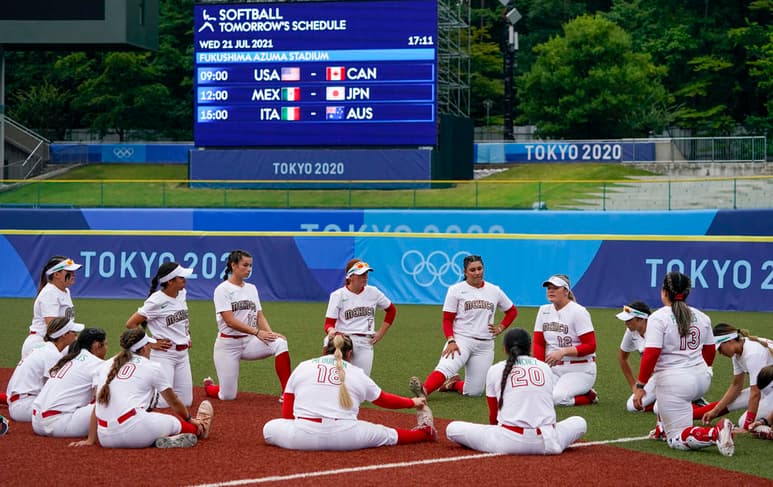 Mucha indignación provocó la acción que algunas jugadoras de la Selección Mexicana de Softbol que participaron en los Juegos Olímpicos de Tokio 2020 tiraran a la basura de la Villa Olímpica sus uniformes con los que compitieron. (AP)