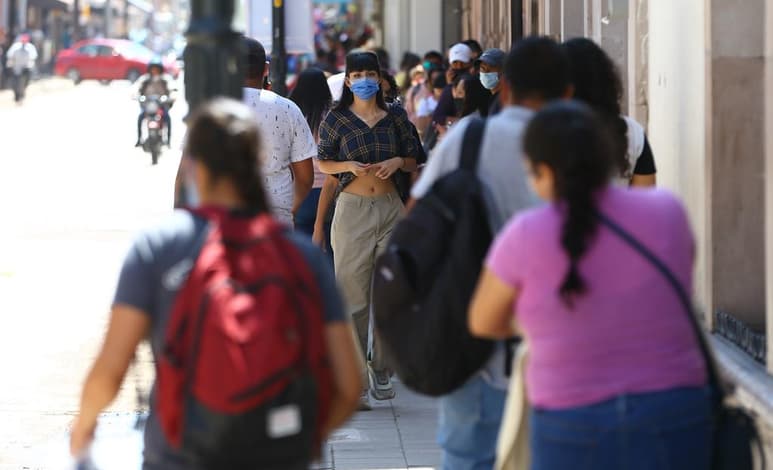 Este sábado se reportan 224 casos positivos de SARS-CoV-2 sin defunciones. Desde el jueves, el número de confirmados se mantiene por arriba de los 200 casos.
(EL SIGLO DE TORREÓN)
