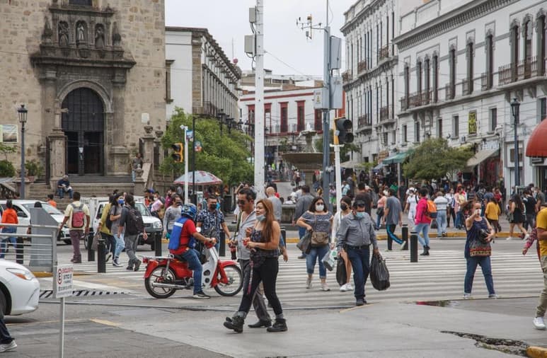 A Delta ya se le compara con la varicela, que tiene un índice de contagiosidad de 10 a 12 personas.