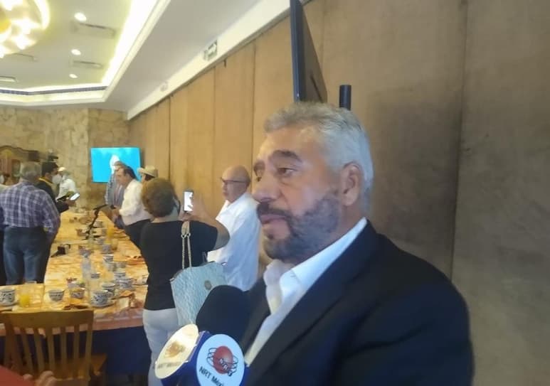 Gerardo Covarrubias, empresario en Saltillo y representante del Sindicato Nacional de Trabajadores del Ramo del Transporte en General, la Construcción y sus Servicios (SNTTYC), manifestó que aunque la Consulta Popular para enjuiciar a expresidentes, fue un ejercicio importante para México, los ciudadanos aún no están preparados, no obstante se espera que haya servido de experiencia para las futuras actividades. (PERLA SÁNCHEZ)