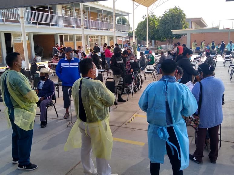 Este martes arranca la aplicación de la vacuna de refuerzo contra COVID-19 para personas de 30 a 40 años de edad, en el municipio de San Pedro, en donde se estima cubrir a 11 mil personas. (ARCHIVO)