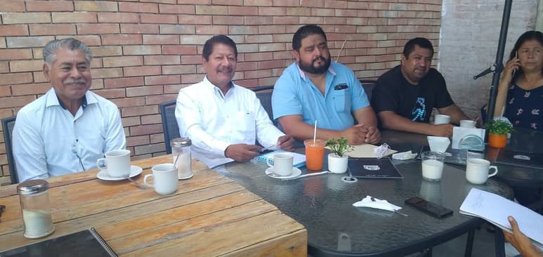 Los morenistas destacaron distintos puntos de la Consulta Popular del pasado domingo. (DIANA GONZÁLEZ)
