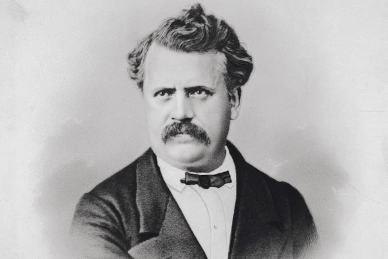 Vuitton, una de las primeras personas en comprender la importancia y el valor de dar su nombre a un objeto, no fue en realidad el primer Louis Vuitton. Nacido en Anchay (frontera con Suiza) el 4 de agosto de 1821, recibió el nombre de su hermano mayor, que murió con apenas un año de edad.
(EFE)