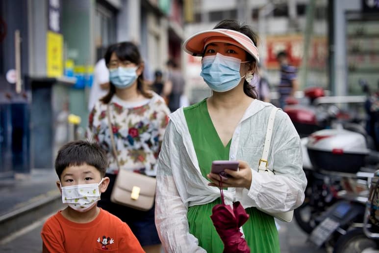 La variante delta del coronavirus es la mutación más contagiosa hasta ahora en la pandemia, pero las vacunas contra el virus que causa el COVID-19 aún brindan una fuerte protección contra ella. Casi todas las hospitalizaciones y muertes por COVID-19 que ocurren en la actualidad han sido de personas no vacunadas. (ARCHIVO) 
