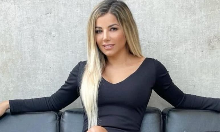 La también entusiasta del fitness dejó ver parte de su tatuaje 'íntimo' con un atuendo playero (@ALEIDANUNEZ)