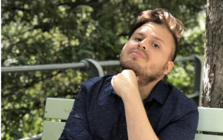 Fue en 2020 cuando el compositor lagunero Alejandro Vera resultó comisionado por el Borderlands Ensamble de Tucson, Arizona, para generar una obra musical. Este ensamble de música de cámara contemporánea, es dirigido por la maestra Johanna Lundy, quien a su vez es primera cuernista de la Orquesta Sinfónica de Tucson.
