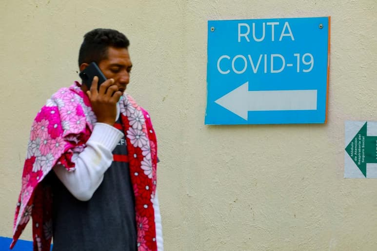 La ola de contagios sigue en ascenso. En las últimas 24 horas, la Secretaría de Salud confirmó 422 casos y trece muertes, entre ellos de jóvenes de 20 y 30 años. (ARCHIVO)