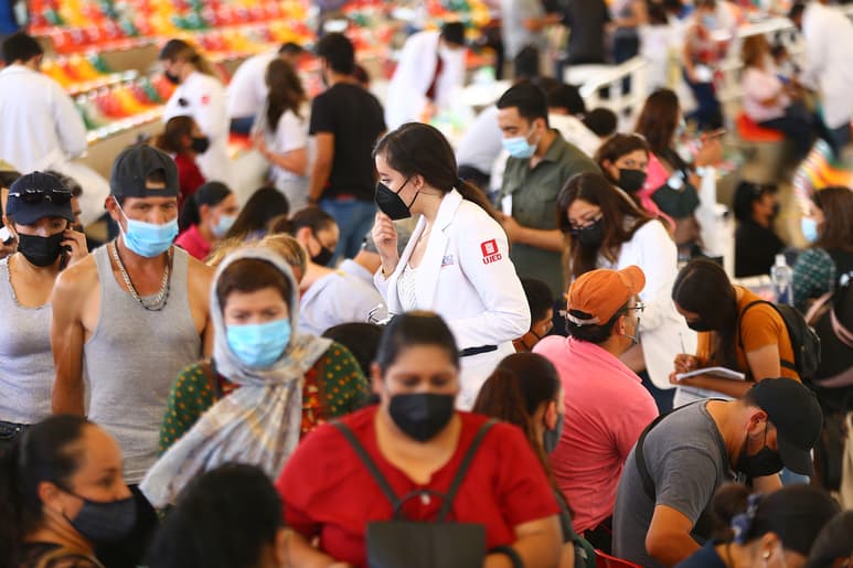 Un total de 672 mil 359 duranguenses ha recibido al menos una dosis de la vacuna contra el COVID-19. (ARCHIVO)