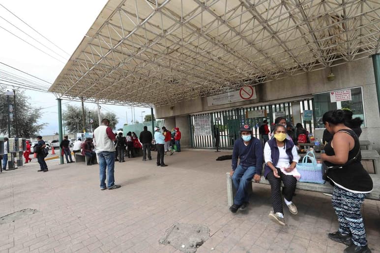 Ante el alza de casos en las últimas semanas, que está llevando a algunos estados como Colima y Guerrero, entre otros, a un posible colapso en su infraestructura hospitalaria, se requiere acelerar dicha reconversión. (ARCHIVO)