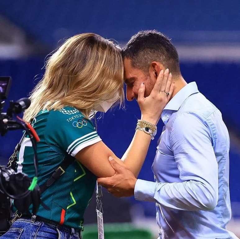 Dentro de las muchas personas a las que sorprendió la llegada a Tokio de Catalina Serna, esposa de Jaime Lozano, están las principales autoridades del deporte en México, que son las encargadas de la delegación tricolor que participa en Japón. (ESPECIAL)