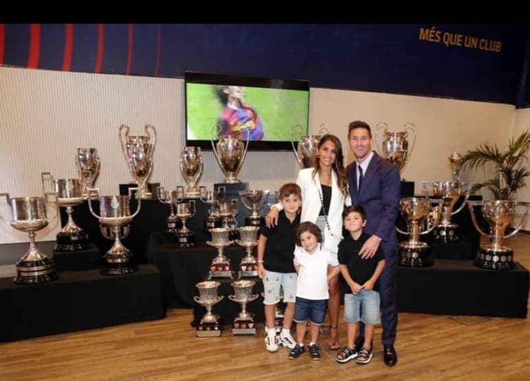 Luego de la emotiva salida de Leonel Messi del Barcelona tras 21 años de trayectoria con el club, su esposa Antonela Roccuzzo le dedicó unas tiernas palabras en redes.