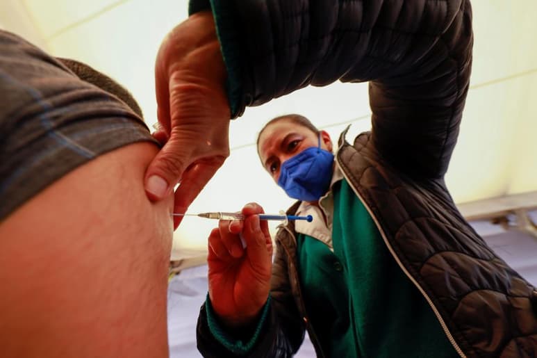 Entre los temas que tratará con la vicepresidenta estadounidense estarán el de un compromiso que ha hecho Estados Unidos para donar 1.35 millones de vacunas Jansen anti-COVID de la farmacéutica Johnson & Jonhson en próximas fechas.
(ARCHIVO)