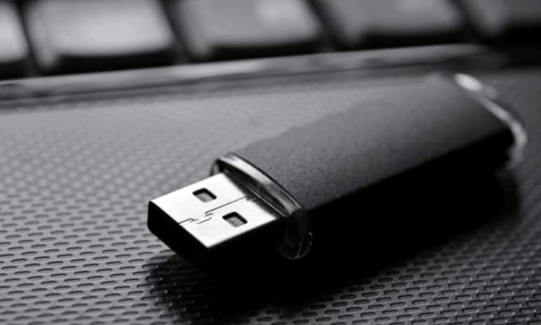 La idea es similar a otro tipo de amenazas en Internet, la diferencia radica en que se emplea un dispositivo físico para atraer a la víctima. (ARCHIVO)
