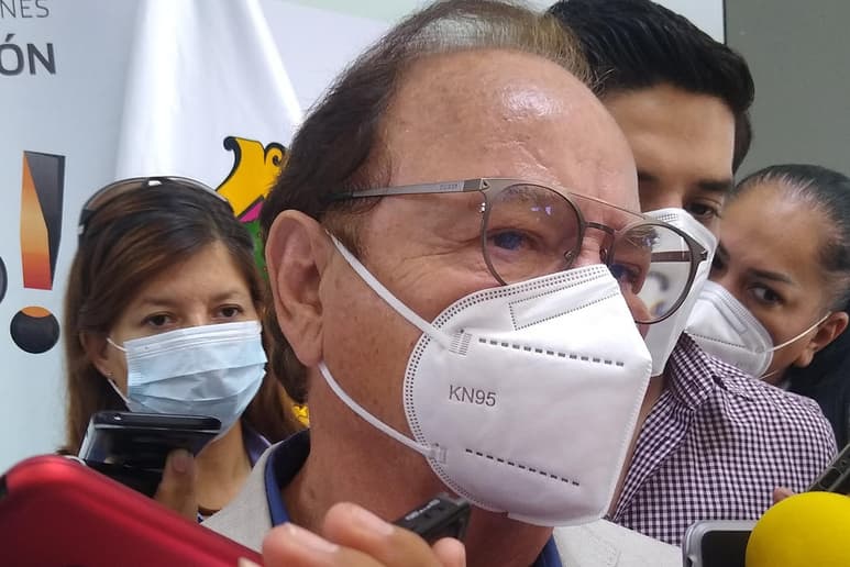 El secretario de salud en la entidad, Roberto Bernal Gómez dijo que existe la probabilidad de que haya más casos en Coahuila debido a que que la dependencia a su cargo envía el 20 por ciento de las muestras para la detección de SARS-CoV-2 a secuenciación pero a nivel nacional son muy pocos laboratorios los que realizan dicho proceso.
(ARCHIVO)