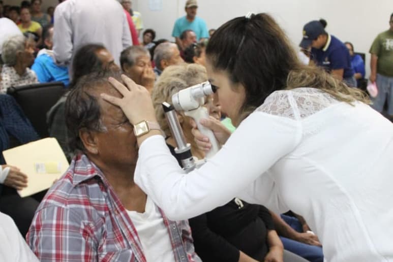 Se enviaron un total de 90 personas del municipio de San Pedro, para la valoración previa, de las cuales 35 resultaron candidatas las cirugías de cataratas, actividad que lleva a cabo la Fundación Ale. (ARCHIVO)