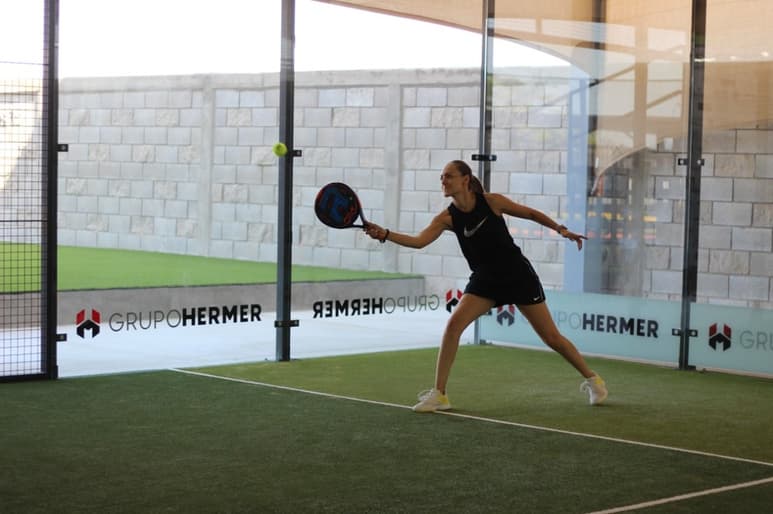 Padelistas de todas las categorías, se preparan para tomar parte en el torneo inaugural del Play Pádel, el más grande de Latinoamérica en su tipo, que albergará durante 10 días a decenas de parejas de todo el país.
