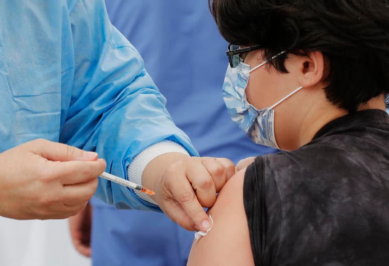 Cofepris aprobó a finales de junio a la vacuna Pfizer-BioNtech para uso de emergencia en mayores de 12 años. (ARCHIVO)