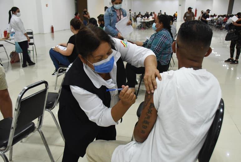 De forma previa serán atendidos las personas privadas de su libertad del Cefereso número 14 de Gómez Palacio en donde serán inmunizados los jóvenes desde los 18 y adultos jóvenes de 30 a 39 años. (ARCHIVO)