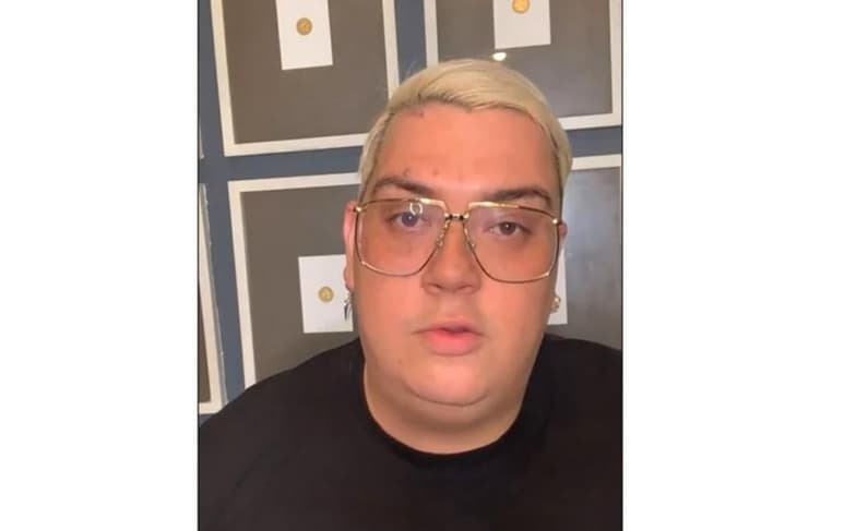 Luego de que se hiciera viral un video donde tres youtubers tapatíos, integrantes del grupo 'Las chiquirrucas', engañaban y se burlaban de un migrante en Guadalajara, el también influencer Charlie de Aguinaga ofreció una disculpa pública tras estos actos cometidos por sus compañeros. (ESPECIAL)