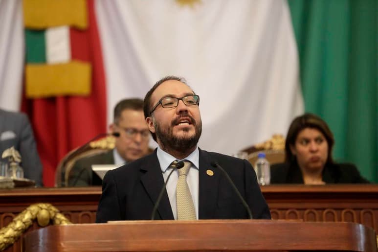 El diputado del Partido del Trabajo (PT), Mauricio Toledo, quien la tarde de este miércoles será sometido a juicio de procedencia para su desafuero, solicitó licencia por tiempo indefinido para separarse de su cargo. (ARCHIVO)