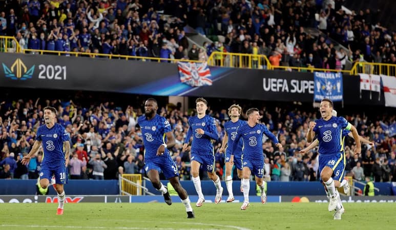 Una tanda de penaltis histórica llevo el pasado mes de mayo al Villarreal a conseguir la Liga Europa, el primer título de su palmarés, aunque en esta ocasión le tocó vivir el lado amargo de la lotería de los once metros ante el Chelsea, tras una disputada final que concluyó los 120 minutos con empate a un gol, después de que el conjunto londinense se adelantara en el primer tiempo con un gol de Hakim Ziyech y Gerard Moreno empatara en la segunda. (ARCHIVO)