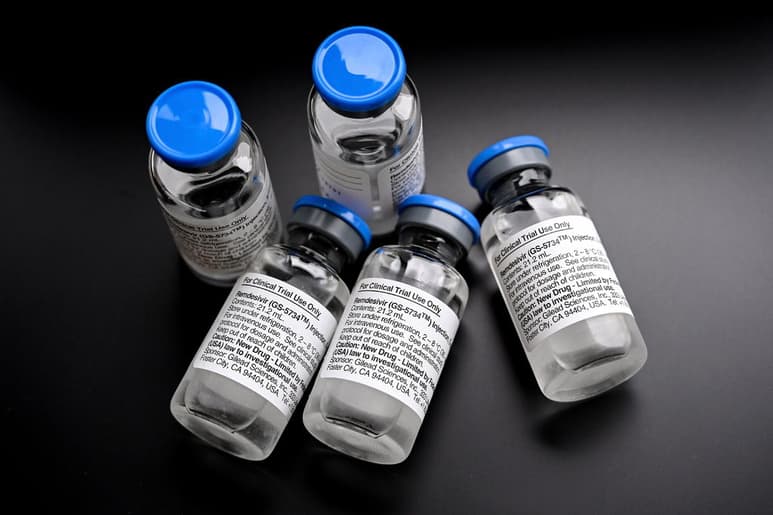 La Secretaría de Salud busca en hospitales de Coahuila medicamento falso Remdesivir, un antiviral para tratamiento de COVID-19, así como vacunas Pfizer anti SARS-coV-2. (ARCHIVO)