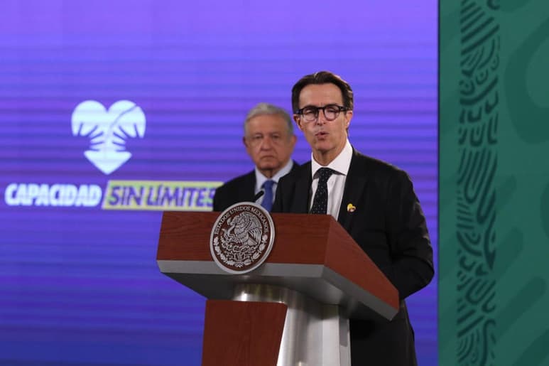 López Obrador firmó un convenio con la Fundación Teletón para que alrededor de 20 mil niños y niñas de escasos recursos con discapacidad puedan recibir de manera gratuita terapias de rehabilitación. (EL UNIVERSAL)