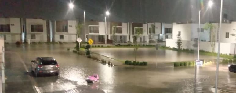 Residentes del fraccionamiento Arezzo indican que con las lluvias se generan inundaciones que duran varios días. (EL SIGLO DE TORREÓN)
