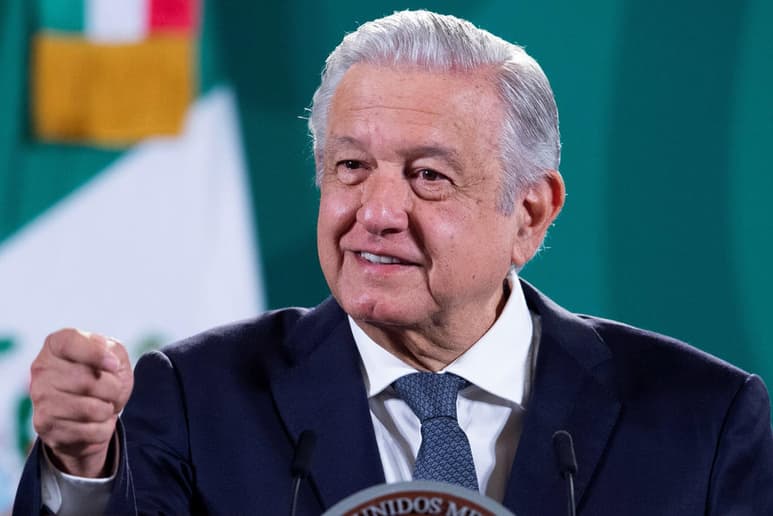 El presidente dijo que al igual que en la vida hay que correr ciertos riesgos, pues no podemos quedarnos encerrados. (EFE)