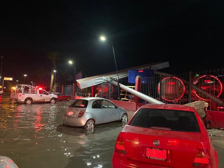 En pocos minutos se generó una captación de 13 milímetros por la lluvia en Gómez Palacio.