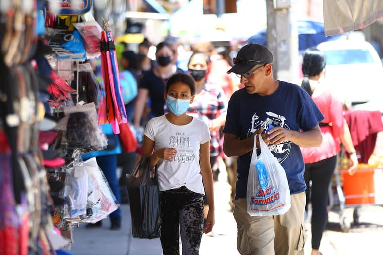 La capital del estado sigue siendo el epicentro de la pandemia en la entidad, al mantenerse a la cabeza debido al número de nuevos casos que se reportan a diario tan solo este sábado se reportaron 219 casos nuevos y 5 muertes en aquella ciudad.
(ARCHIVO)