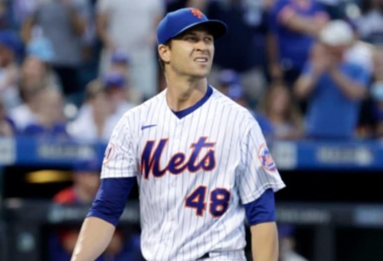 El as de los Mets de Nueva York, Jacob deGrom, quien padece inflamación en el codo de lanzar, no hará pitcheos durante otras dos semanas, luego de someterse a un análisis de resonancia magnética.
