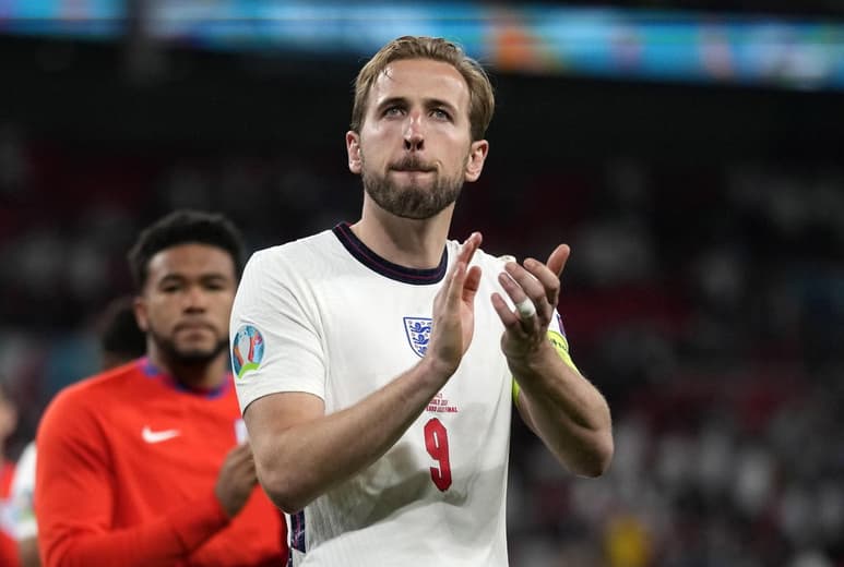 Harry Kane no se reportó con el Tottenham para las pruebas de condición física de pretemporada la semana pasada, algo que molestó a los aficionados ante su aparente interés por firmar con el City (EFE)
