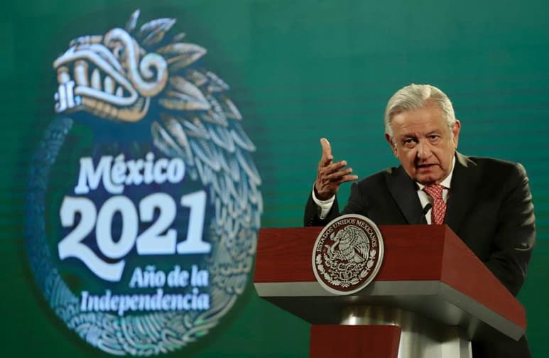 '(México) es ya una potencia económica, sobre todo porque se procura la distribución del ingreso, ¿de qué sirve tener mucho dinero en pocas manos? Nosotros queremos crecimiento con bienestar, una mejor distribución de la riqueza, no que unos cuantos sean inmensamente ricos mientras millones se empobrece, eso ya no sucede en nuestro país', declaró en su conferencia mañanera de este lunes en Palacio Nacional.
(EL UNIVERSAL)