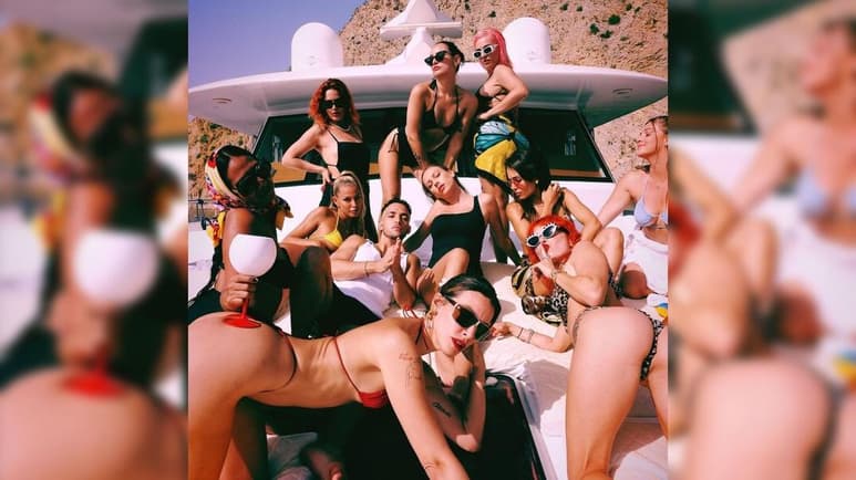 La foto de C. Tangana en un yate rodeado de mujeres en bikini ha reavivado las acusaciones de machismo al cantante de trap, un estilo polémico por el papel que reserva en muchas de sus canciones a la mujer, al igual que otros géneros relacionados como el rap y el reguetón. (INSTAGRAM)