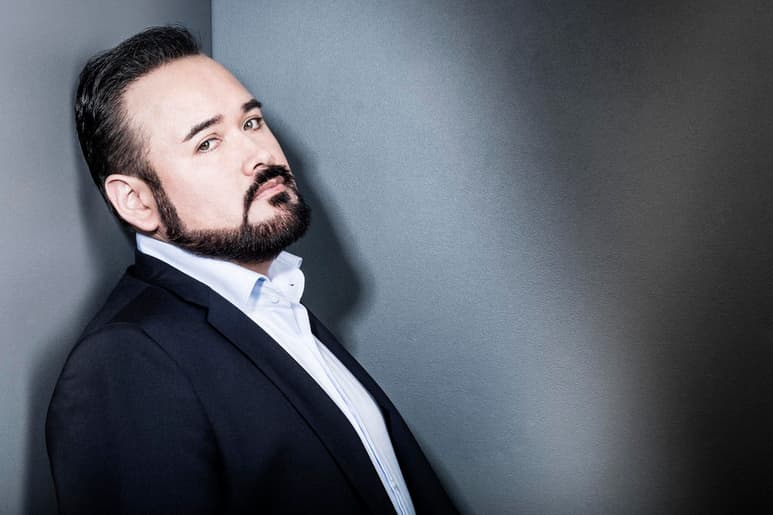 En el marco de la gira Tiempo de cantar, el maestro y tenor Javier Camarena será el encargado de abrir los festejos por el centenario de El Siglo de Torreón, ofreciendo un concierto exclusivo para nuestros suscriptores el próximo 11 de septiembre en el Teatro Nazas. (CORTESÍA)