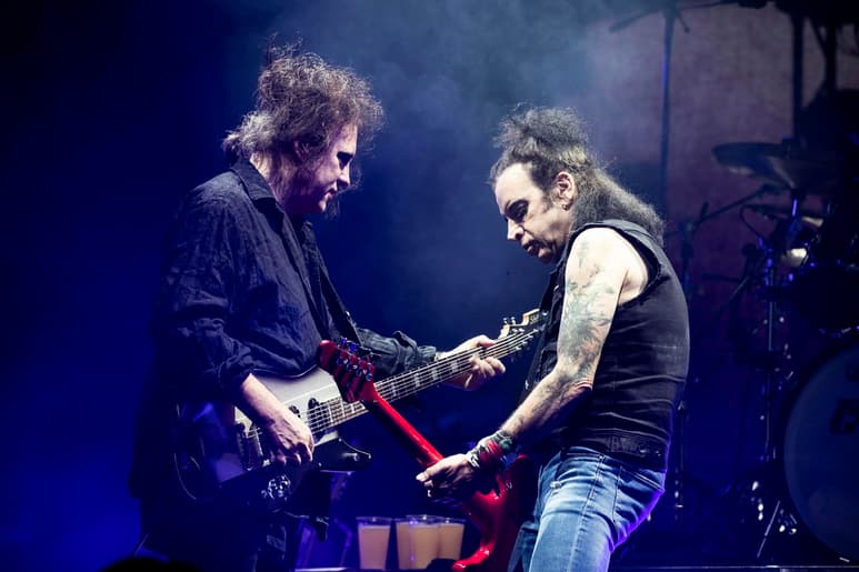 Retiro. Luego de 49 año siendo el bajista de la banda The Cure, Simon Gallup anuncia su salida de la agrupación.