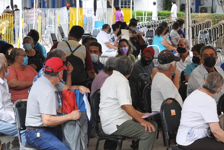 Un total de 408 casos de personas vacunadas infectadas por COVID-19 reporta la Secretaría de Salud en Durango. (ARCHIVO)