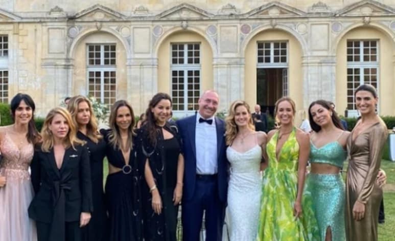 Tras casarse por lo civil el pasado fin de semana, la actriz mexicana Altair Jarabo y el empresario de origen francés Frédéric García contrajeron este lunes matrimonio por la iglesia, en un lugar de ensueño: un castillo francés. (INSTAGRAM)