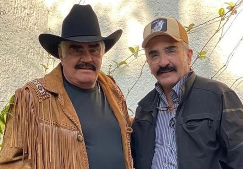 Luego de que la revista TV Notas informara que Vicente Fernández podría padecer síndrome de Guillain-Barré, Vicente Fernández Junior aclaró que tal información es falsa.