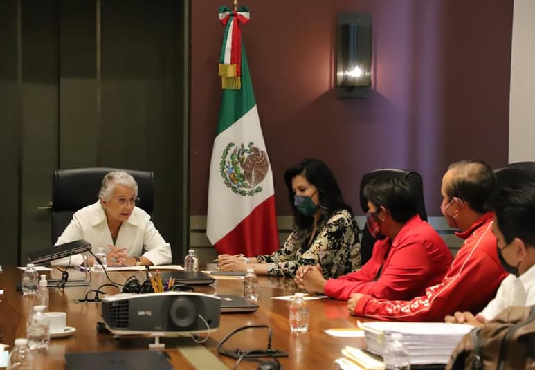 La titular de la Secretaría de Gobernación (Segob), Olga Sánchez Cordero, recibió este martes a la señora María Ravelo, madre del joven José Eduardo Ravelo, quien falleció hace unos días en Mérida, Yucatán, luego de haber sido detenido, abusado sexualmente y golpeado por presuntos policías preventivos. (TWITTER)