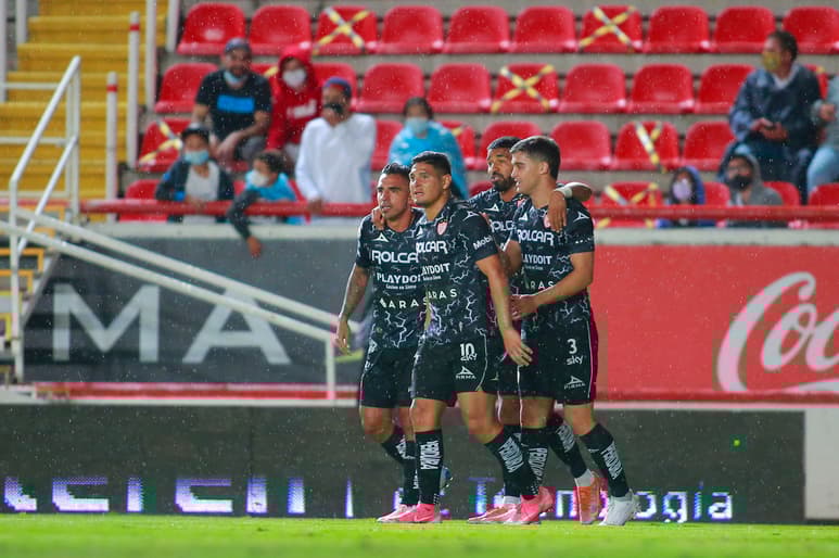 Alonso Escoboza (i) marcó el primer tanto de los Rayos. (JAM MEDIA)