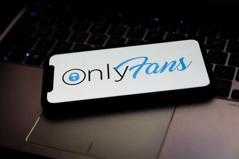 Debido a que las normas de tiendas en línea como Google y Apple no permiten el contenido para adultos, OnlyFans omite este tipo de material dentro de su aplicación (ESPECIAL)