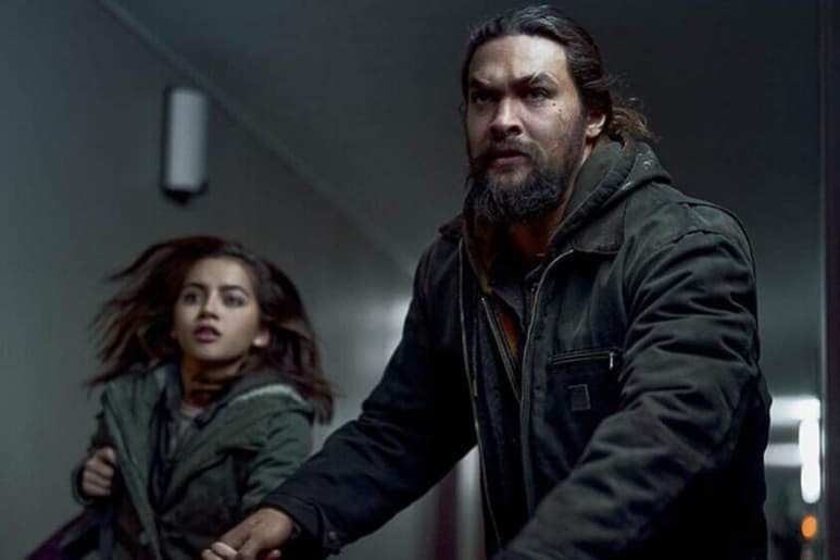 Tras aventuras familiares como 'Dora and the Lost City of Gold' (2019), Isabela Merced cambia de registro radicalmente en 'Sweet Girl', un afilado thriller de Netflix que coprotagonizó junto a Jason Momoa y con el que la latina se adentró en el cine de máxima adrenalina y tensión. (ESPECIAL)