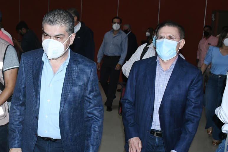 El gobernador de Durango, José Rosas Aispuro Torres, se reunió con el gobernador de Coahuila, Miguel Ángel Riquelme Solís, y con el director general de Conagua, Germán Martínez Santoyo, para establecer un mecanismo de participación de diferentes sectores involucrados para socializar el proyecto de Agua Saludable Para La Laguna. (ARCHIVO)
