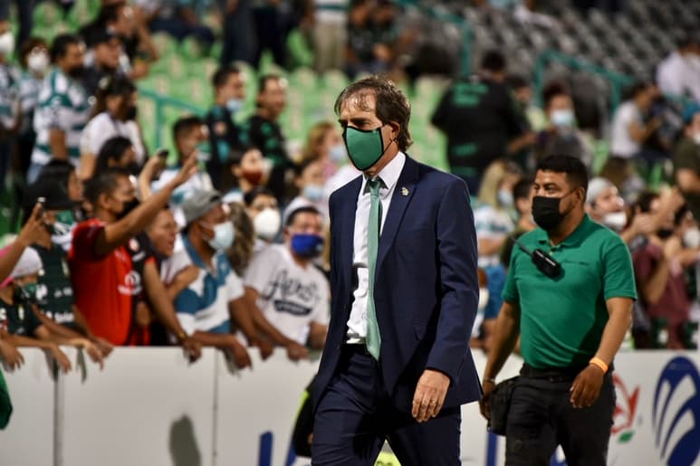 Guillermo Almada sigue haciendo rotaciones debido a la carga de partidos de los Guerreros. (ERICK SOTOMAYOR)