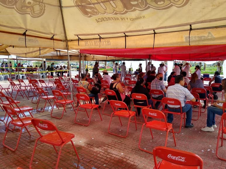 Cabe señalar que a las 11:22 de la mañana seguían llegando personas rezagadas en búsqueda de la vacuna, sin embargo, Servidores de la Nación y el mismo personal de salud y de Seguridad Pública les indicaron que el biólogo se había agotado.
(EL SIGLO DE TORREÓN)