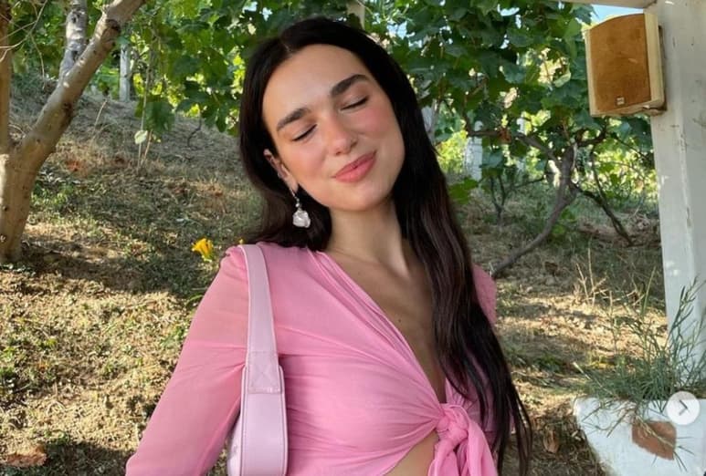 La cantante 'encantó' en Instagram al mostrarse con un bikini estilo crochet (@DUALIPA)