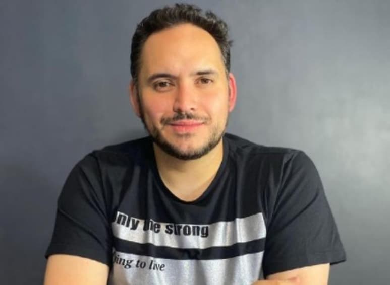 Durante este jueves, el periodista Caleb Ordoñez de Expansión, fue exhibido por una joven en redes sociales por haberle enviado una fotografía totalmente desnudo sin su consentimiento.