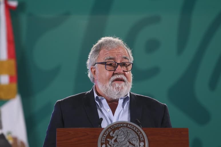 El subsecretario de Derechos Humanos de la Secretaría de Gobernación (Segob), Alejandro Encinas, confirmó que personas relacionadas en la desaparición de los 43 normalistas de Ayotzinapa, en septiembre de 2014, han sido asesinadas. (ARCHIVO)